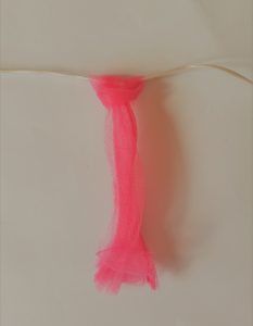 Tul recién enlazado a la cinta elástica