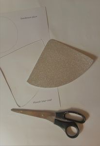 Triángulo para el cono del sombrero de bruja