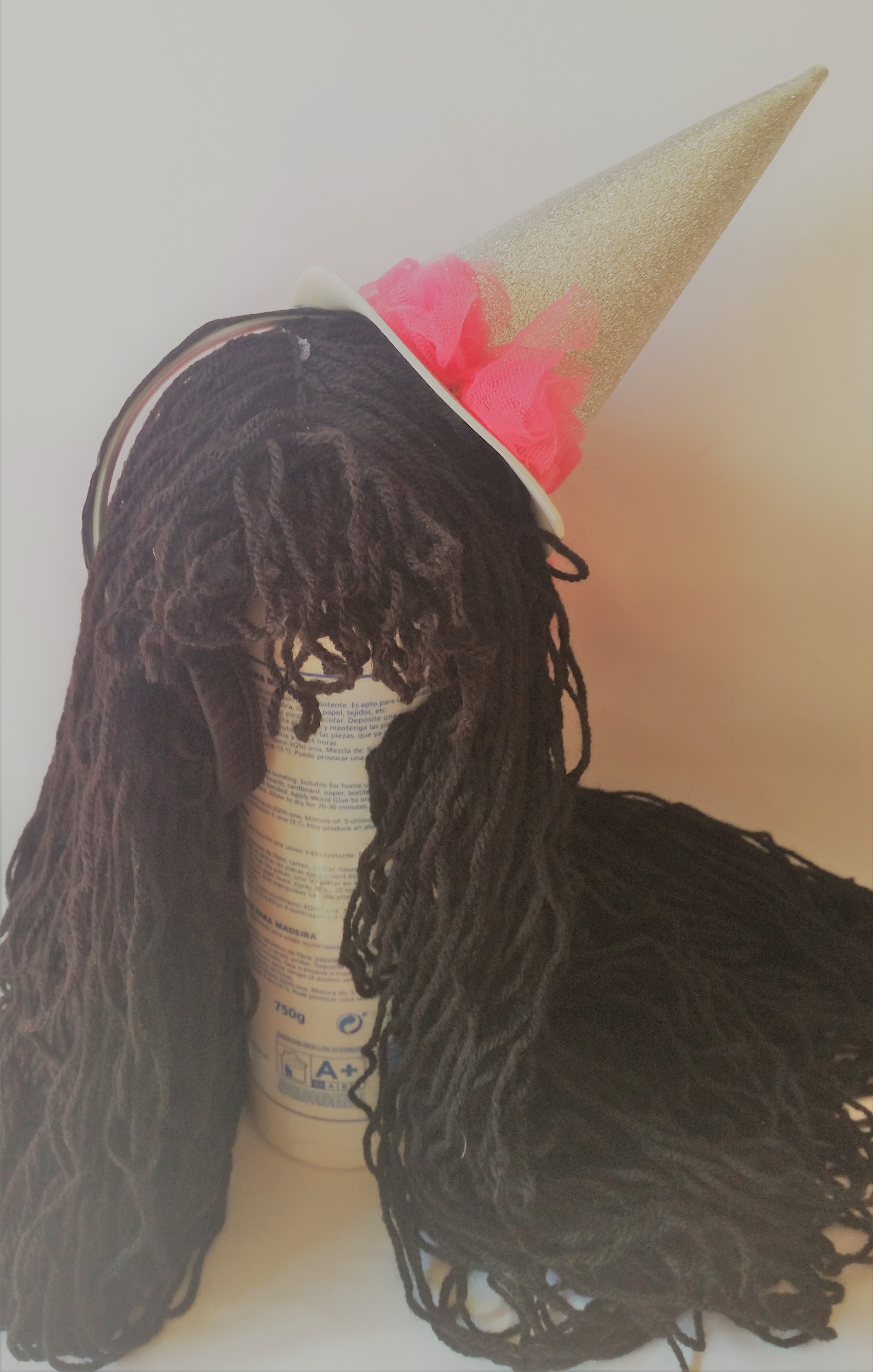 Peluca con sombrero bruja DIY