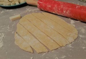 Tiras de masa para los tequeños