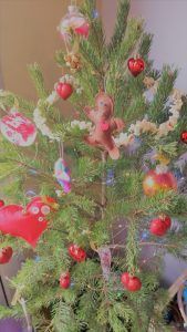 Arbolito de Navidad con todos sus adornos DIY