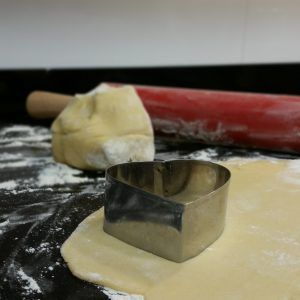 Masa lista para cortar las galletas