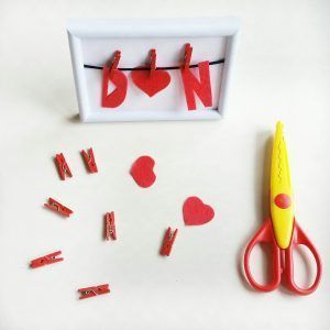 Portaretrato con iniciales