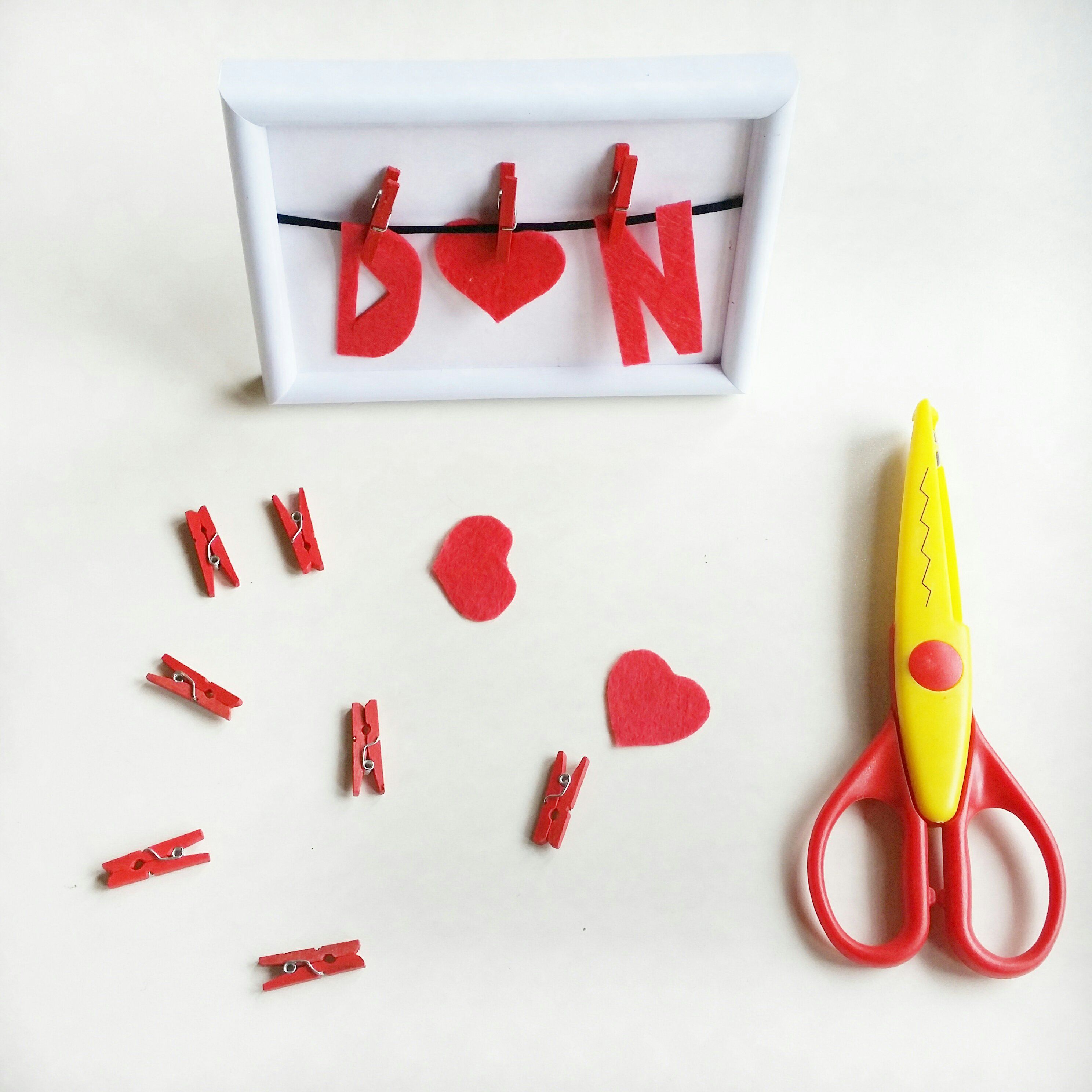 Portaretrato con iniciales