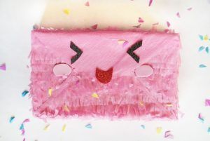 Piñata sobre postal Kawaii