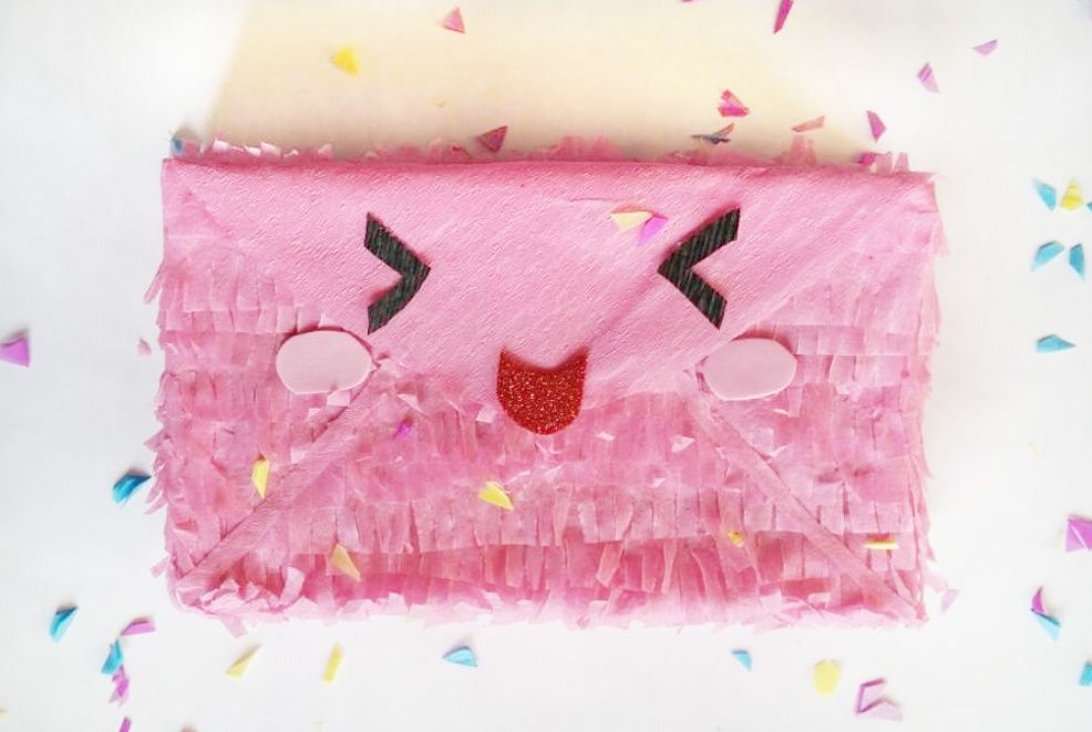 Piñata sobre postal Kawaii