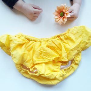 Armario de niñas low-cost. Cubrepañal amarilo.