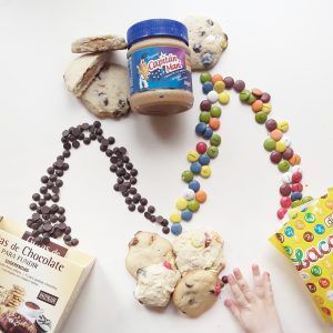 Galletas con Lacasitos e ingredientes.