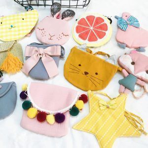 Armario de niñas low-cost. Bolsos animalitos.