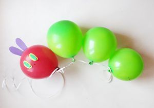 Oruga hecha con globos. 