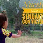 Título y Victoria viendo animales.