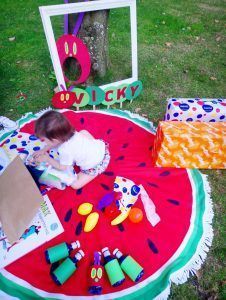Alfombra con juegos y para abrir regalos.