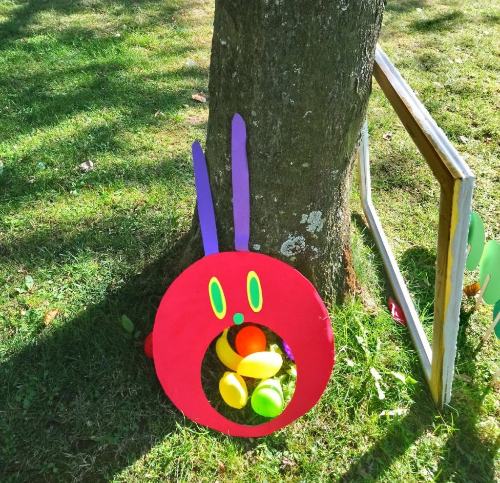 Alimentando a la oruga. 