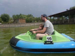Barcos chocones. Victoria se la pasó genial.