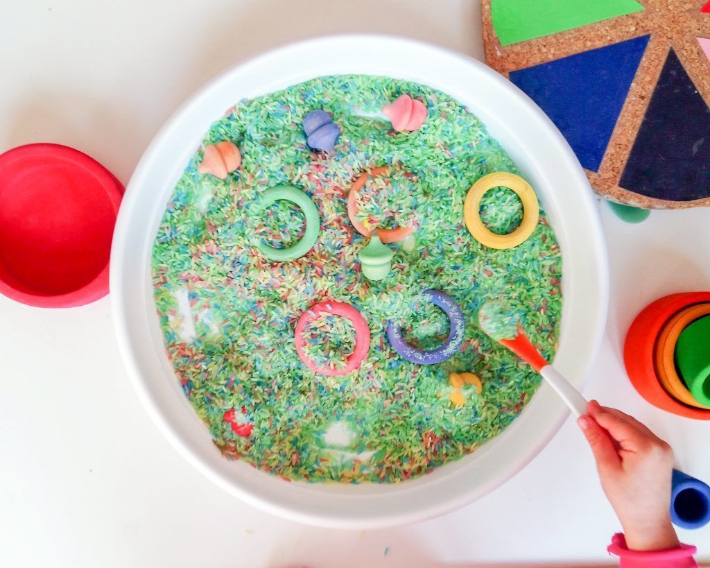 Buscando los aros y bellotas.