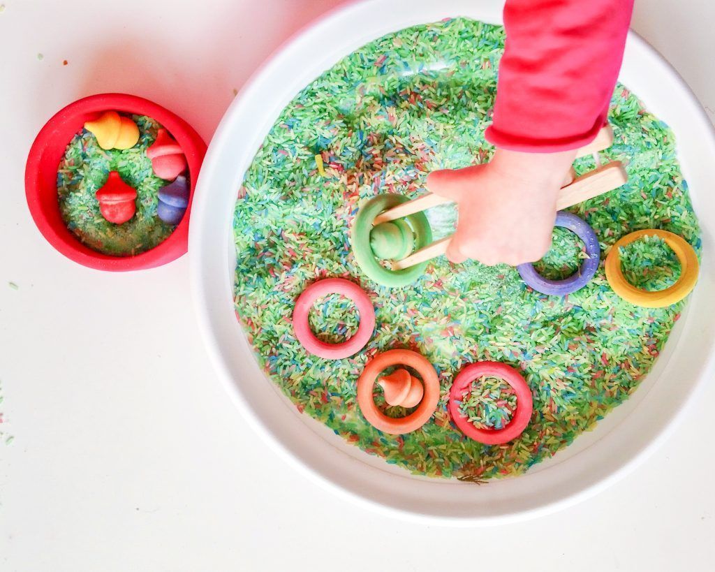 Ella uniendo dos actividades por su propia cuenta.