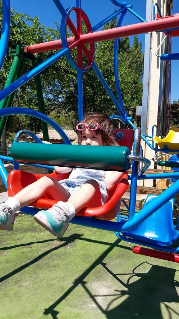 Victoria en la mini noria.