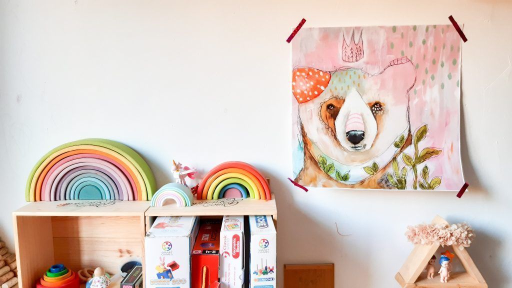 Princesa osa en la zona de juegos.