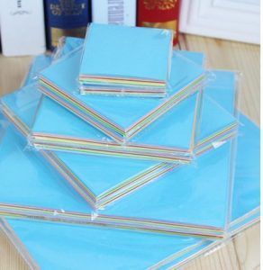 Hojas de colores para origami y más cositas. Imagen de Aliexpress.