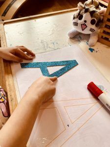 Repasando con el dedo la A