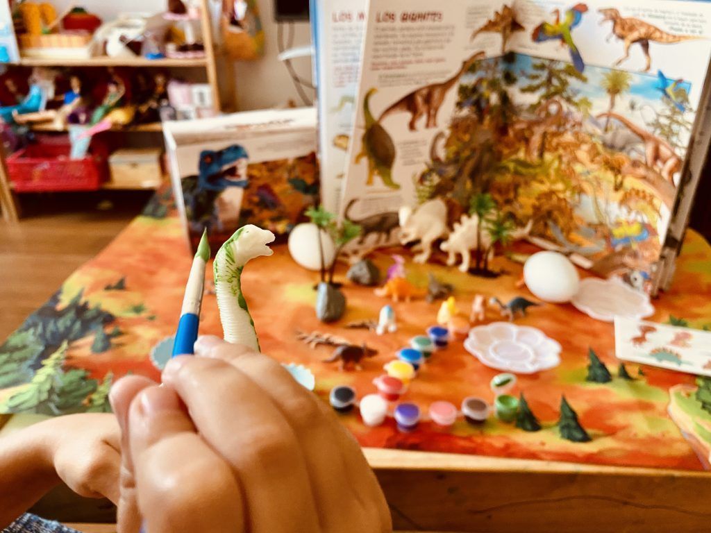 Pintando dinosaurios y material imprimible
