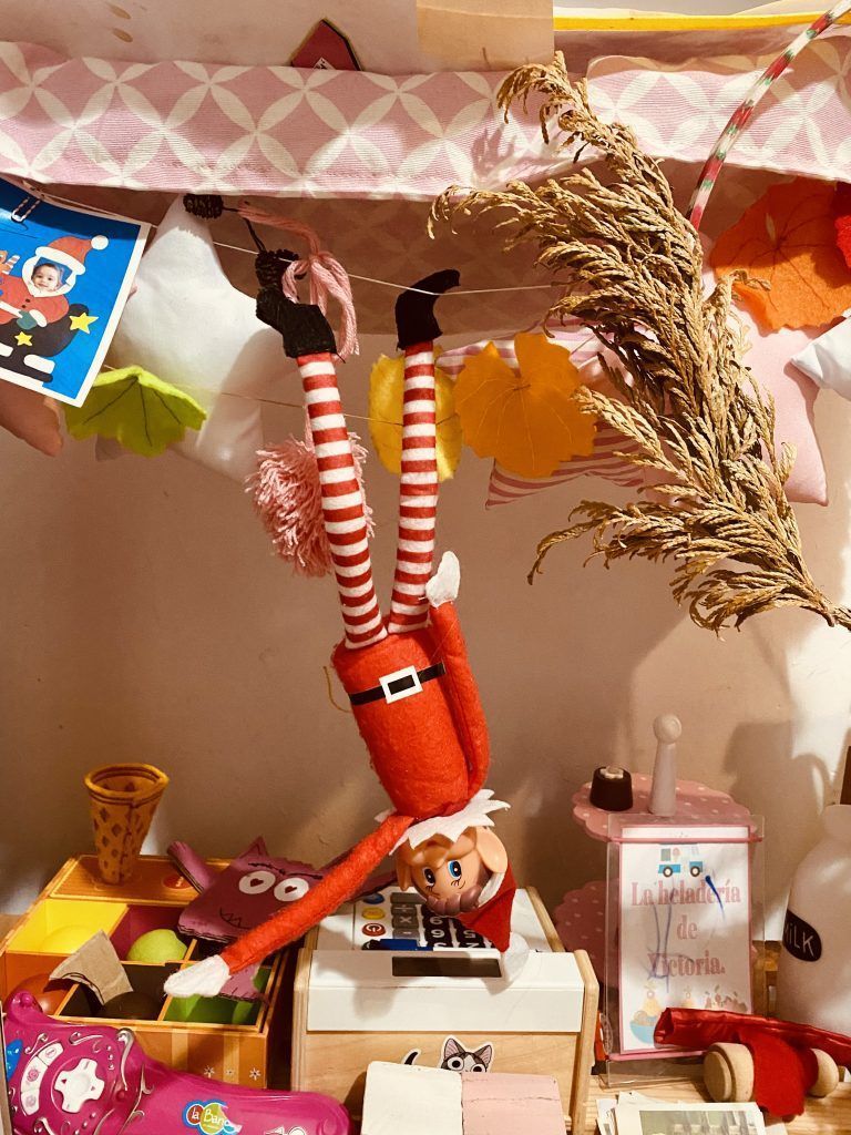 Ha hecho tanto desastre que se ha quedado colgado