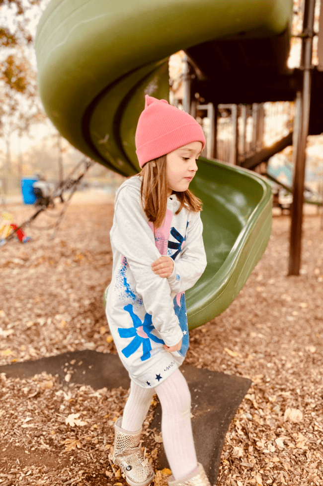 Niña de 5 años en un parque de Georgetown