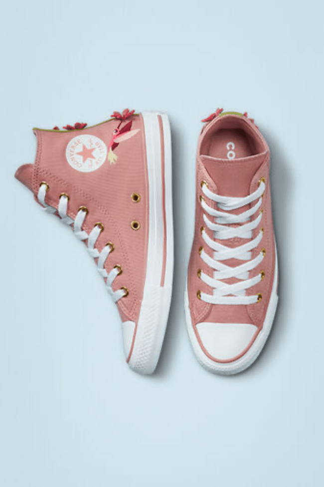 Zapatillas altas rosas con pájaros bordados