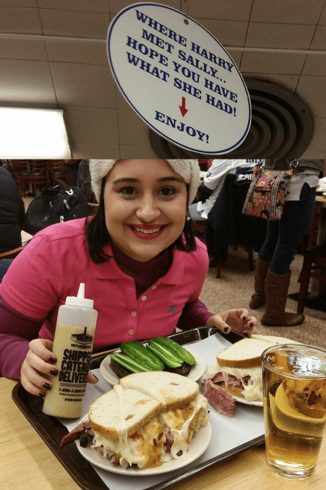 Comiendo en Katz's Delicatessen. New York con Niños