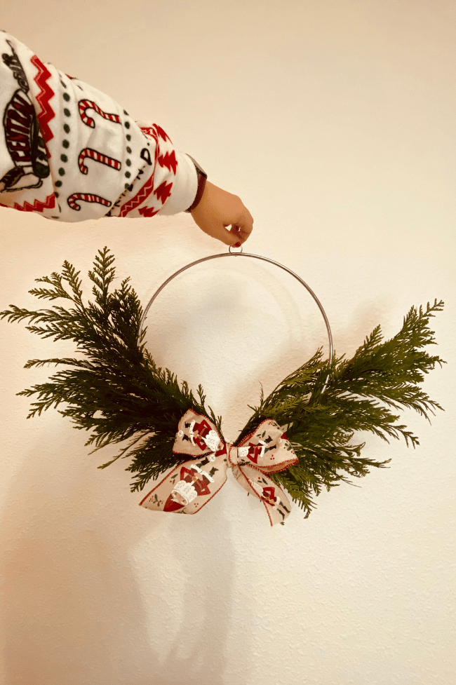 Corona de navidad. Adornos navideños caseros