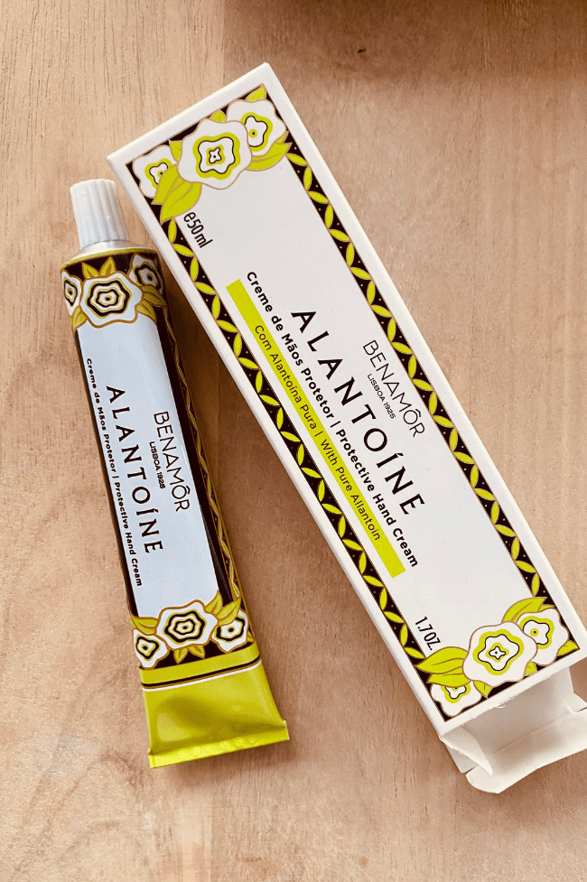 Crema de manos con su caja