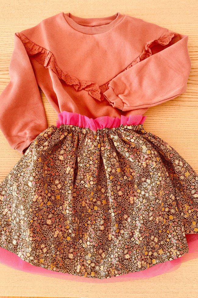 Falda ya lista con sudadera rosa