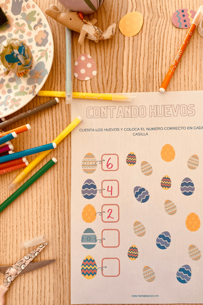 Actividad para contar huevos de pascua impresa en un papel