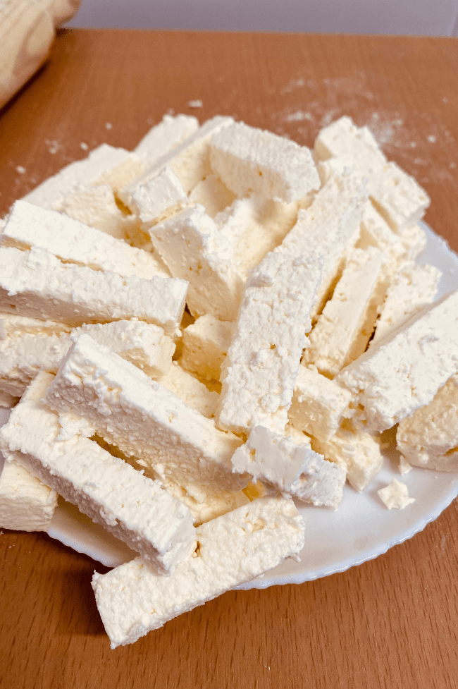 Queso para tequeños cortado en palitos