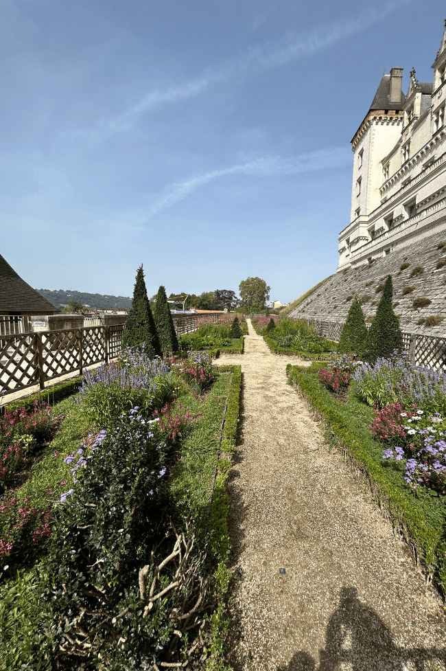 que hacer en pau jardines del castillo gratis