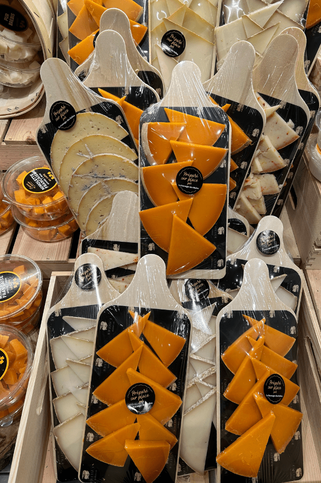 selección de quesos en supermercado grand frais Francia