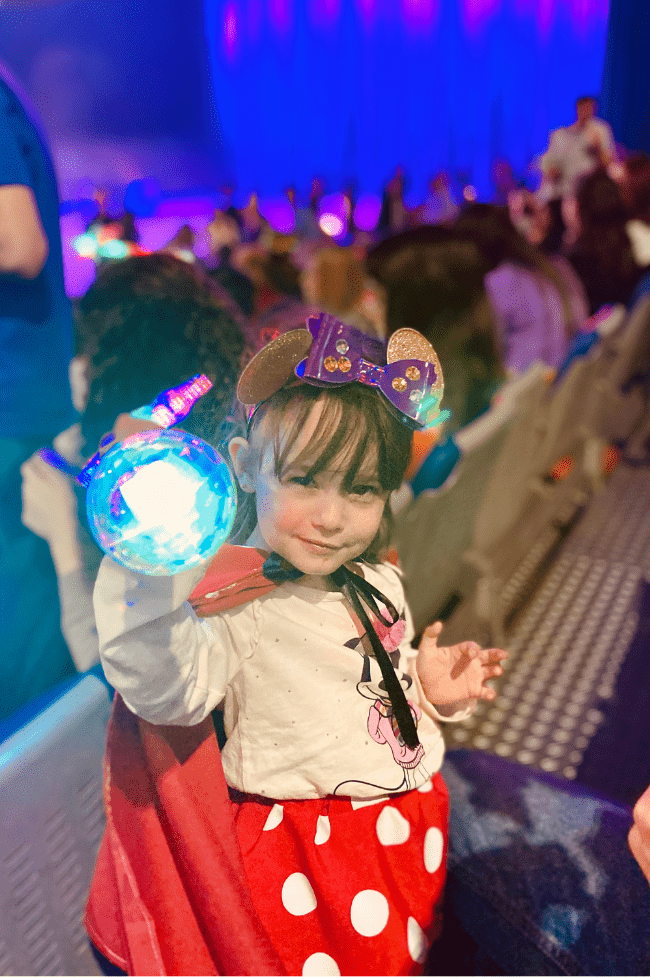 niña de cuatro años en disney on ice 