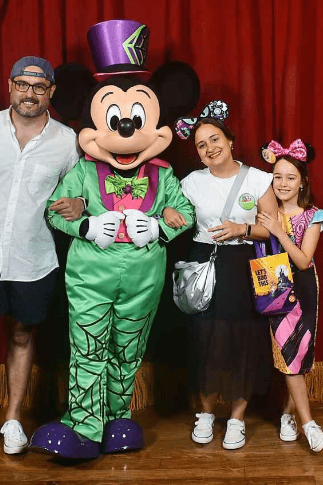 foto de familia con mickey mouse halloween